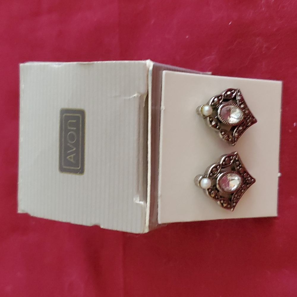 Avon Romantic Accent Pierced Earrings